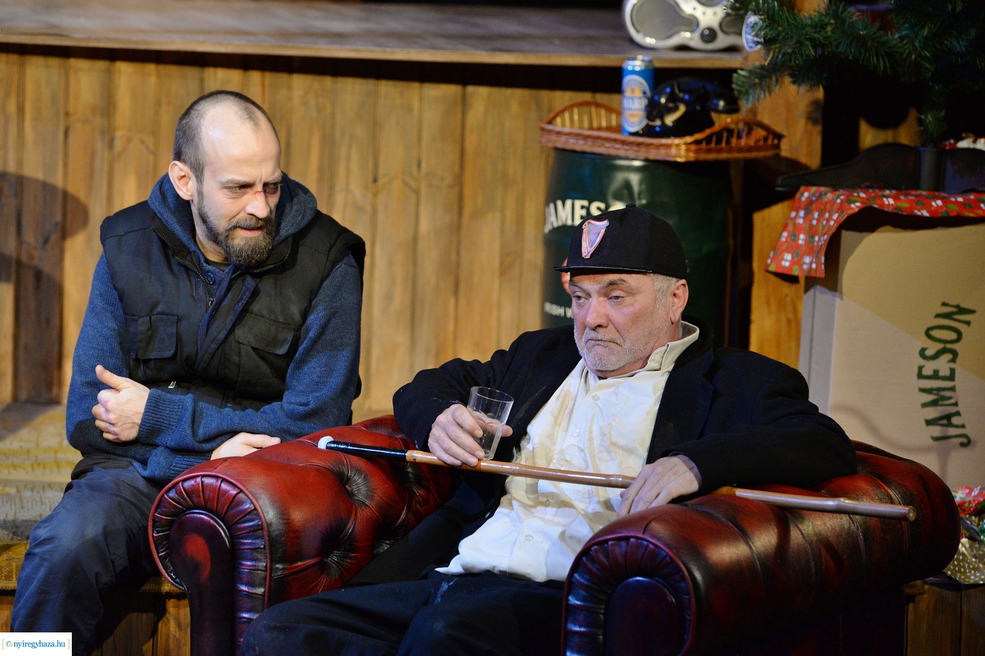 Tengeren - bemutató a Krúdy Kamara színpadán