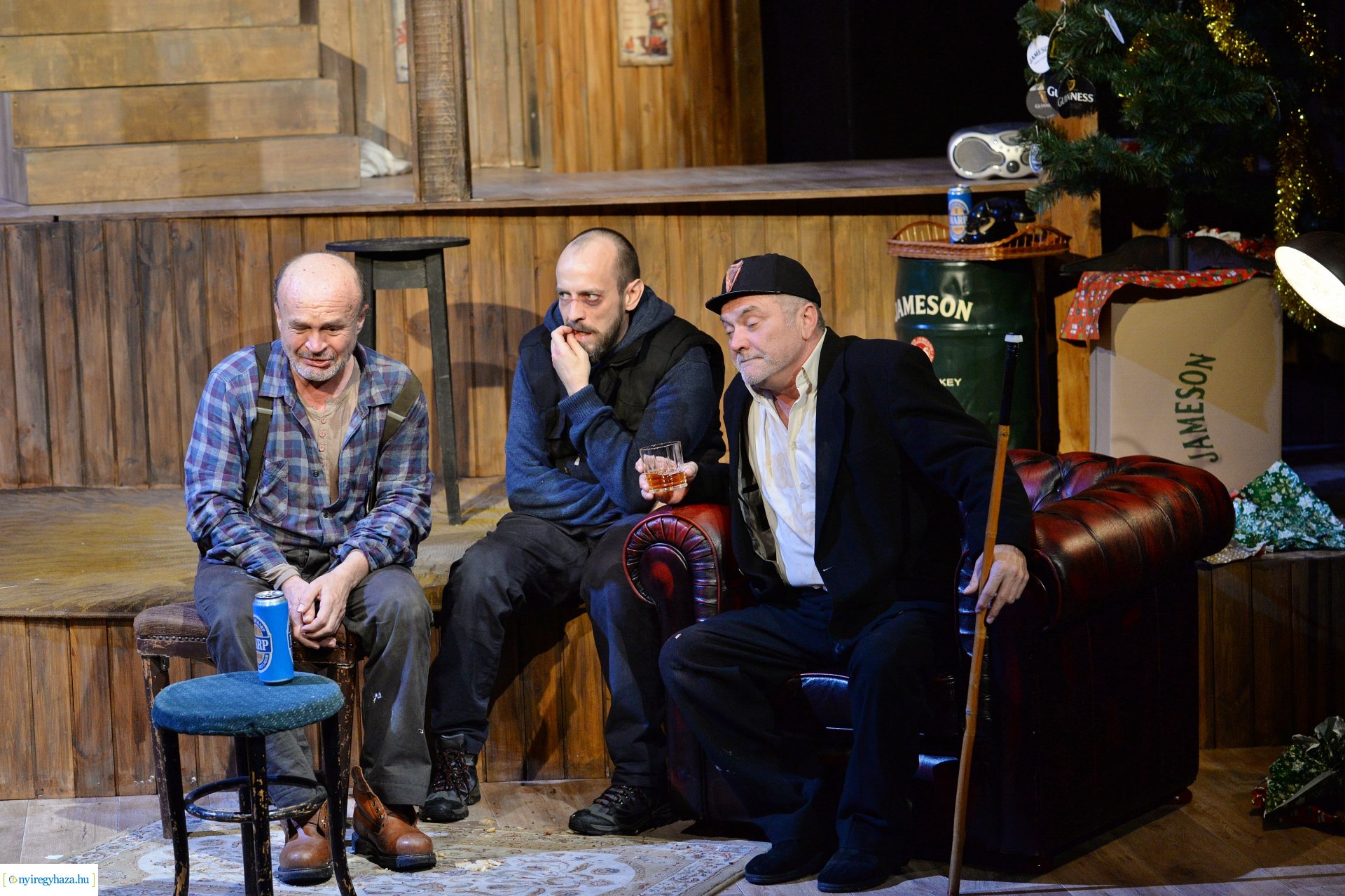 Tengeren - bemutató a Krúdy Kamara színpadán