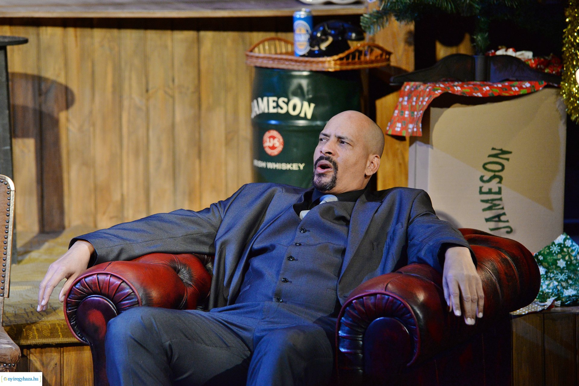 Tengeren - bemutató a Krúdy Kamara színpadán