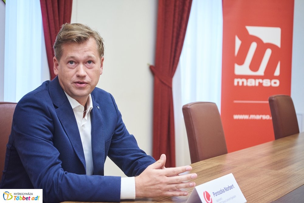 Tenisz verseny beharangozó