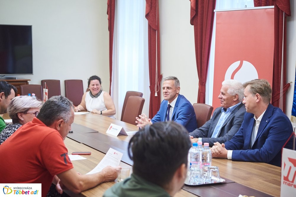 Tenisz verseny beharangozó