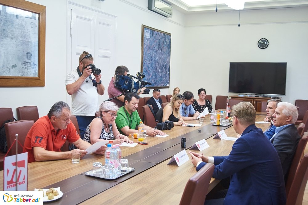 Tenisz verseny beharangozó