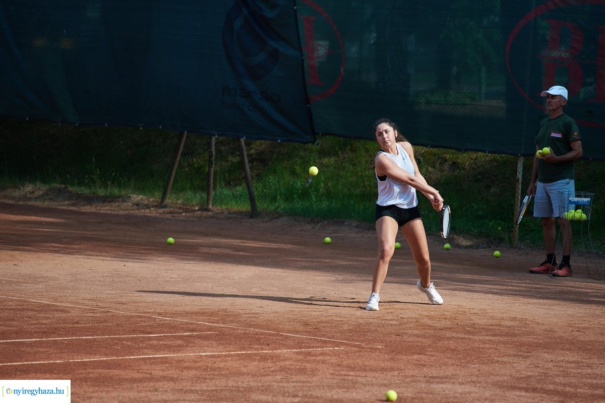 Teniszélet a stadionban 20200519