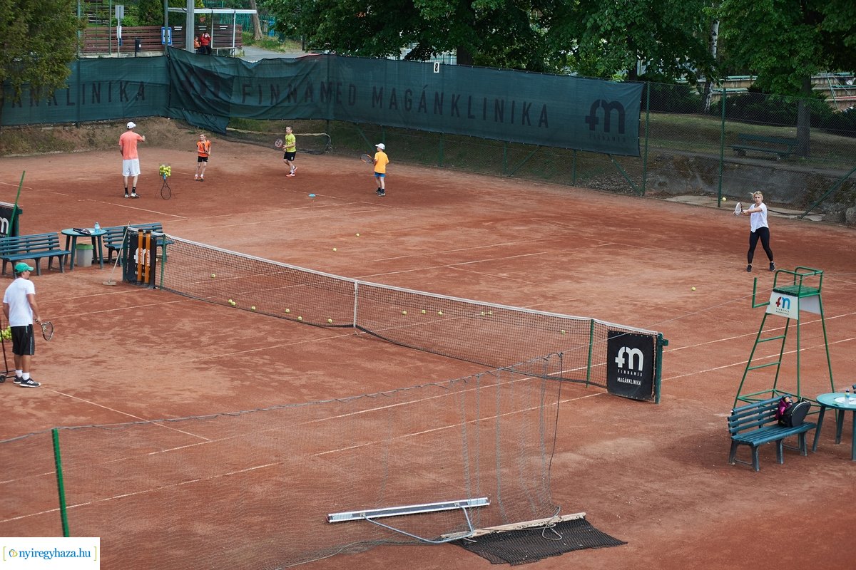Teniszélet a stadionban 20200519