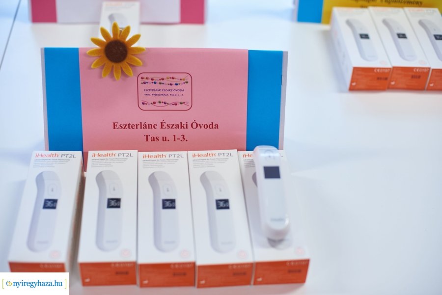 Testhőmérséklet mérők átadása az önkormányzattól