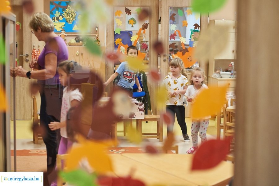 Testhőmérséklet mérők átadása az önkormányzattól