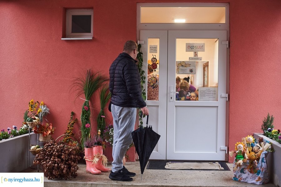 Testhőmérséklet mérők átadása az önkormányzattól