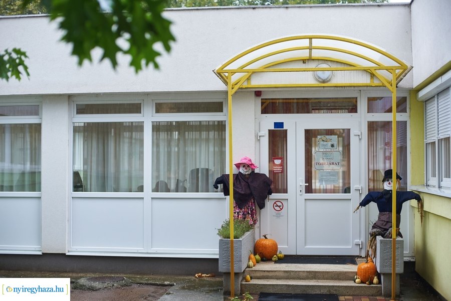 Testhőmérséklet mérők átadása az önkormányzattól