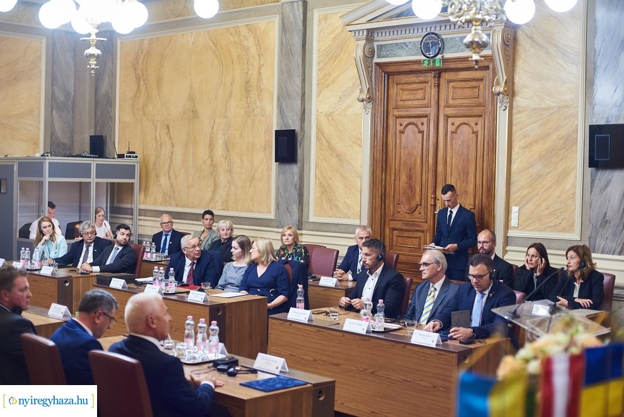 Testvérvárosi találkozó a Városházán 2021