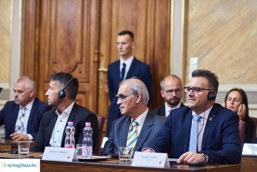 Testvérvárosi találkozó a Városházán 2021