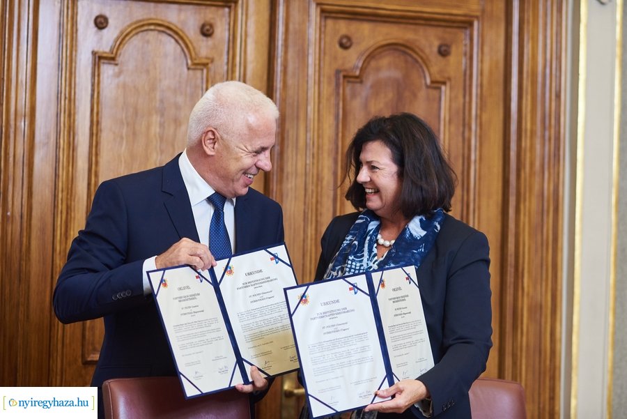 Testvérvárosi találkozó a Városházán 2021