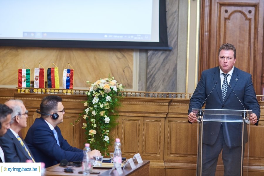 Testvérvárosi találkozó a Városházán 2021