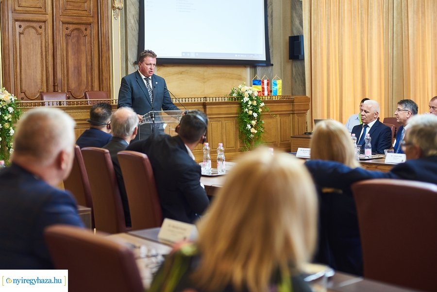 Testvérvárosi találkozó a Városházán 2021