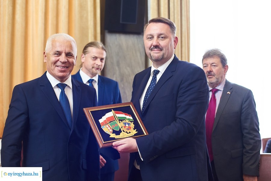 Testvérvárosi találkozó a Városházán 2021