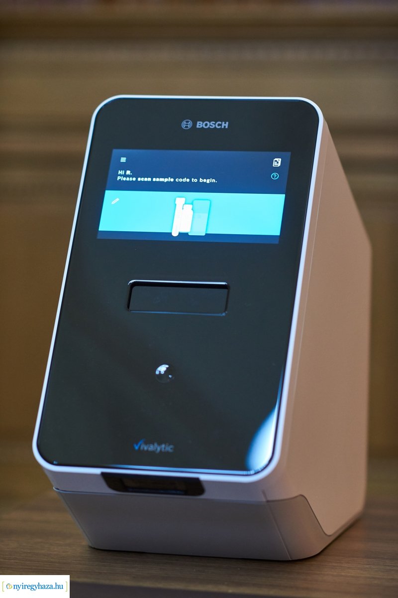 Tesztgép adomány a Jósa András Oktatókórháznak