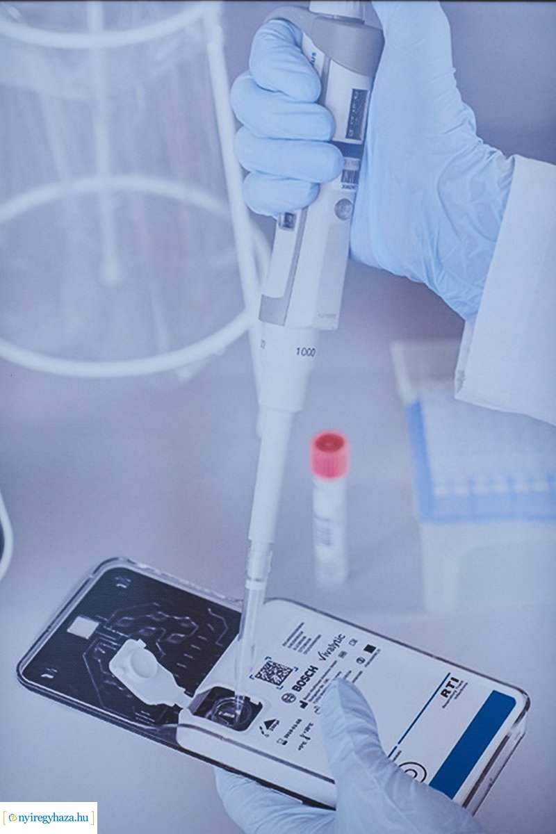 Tesztgép adomány a Jósa András Oktatókórháznak