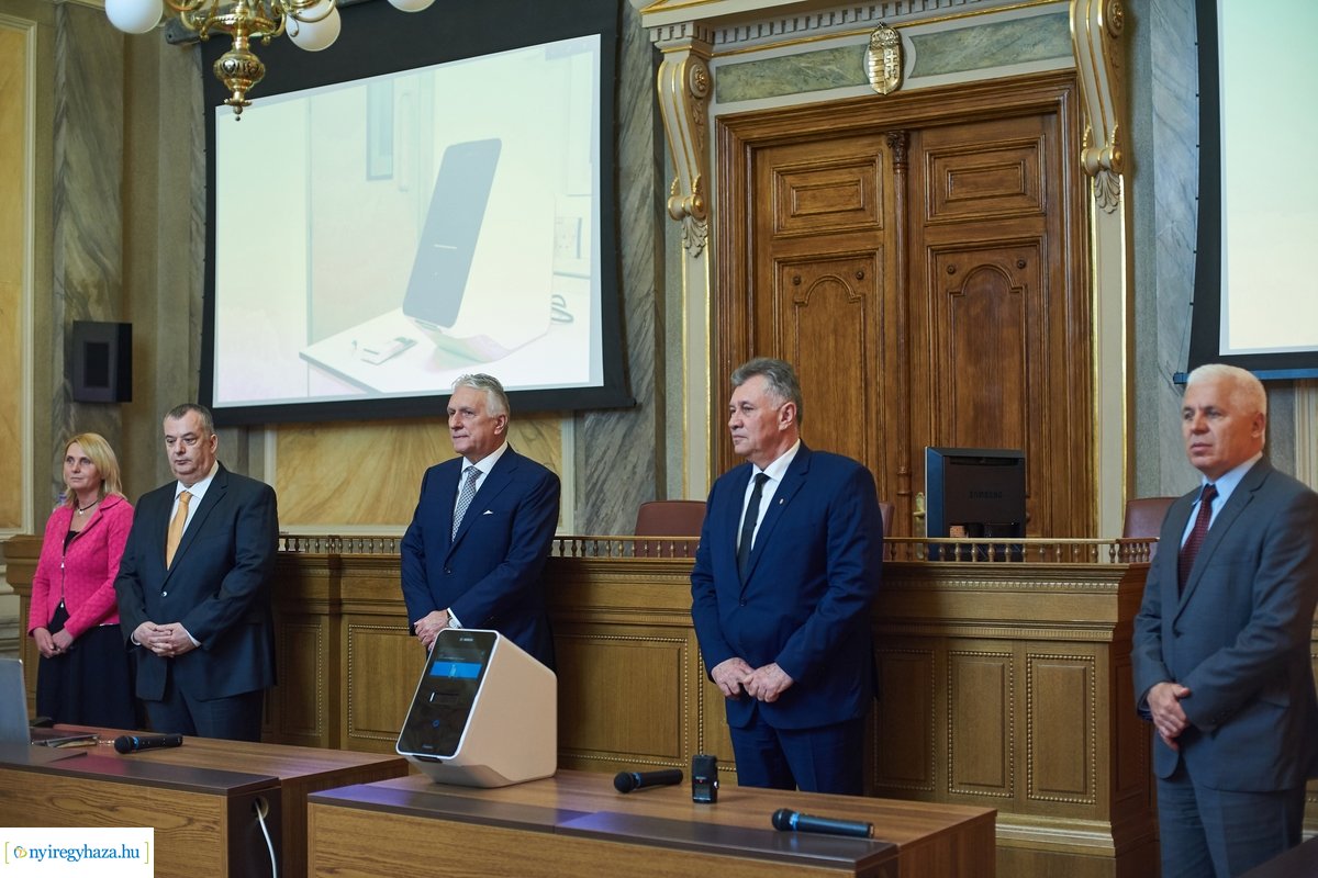 Tesztgép adomány a Jósa András Oktatókórháznak