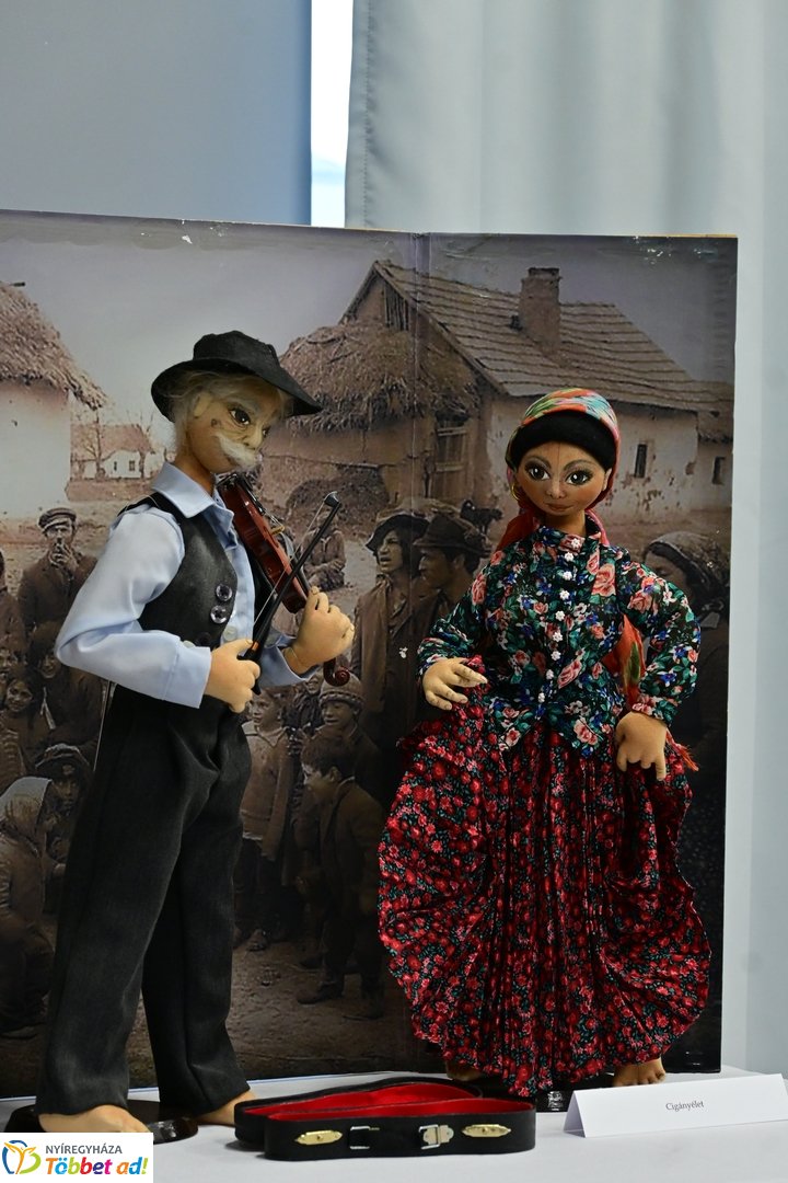 Textilbaba kiállítás a Kállay Házban 2025 novemberében