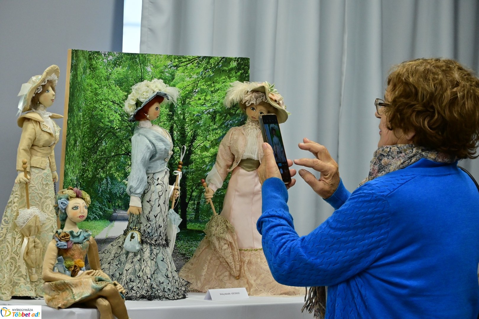 Textilbaba kiállítás a Kállay Házban 2025 novemberében