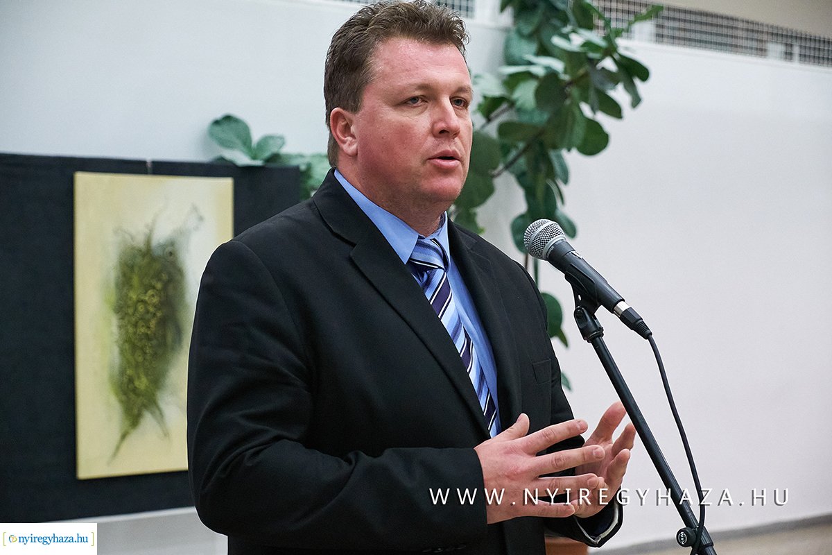 Textilszobor kiállítás a kulturális központban