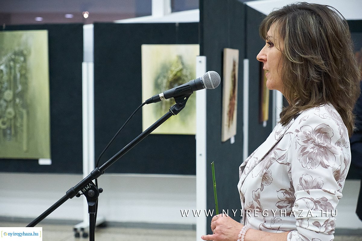 Textilszobor kiállítás a kulturális központban