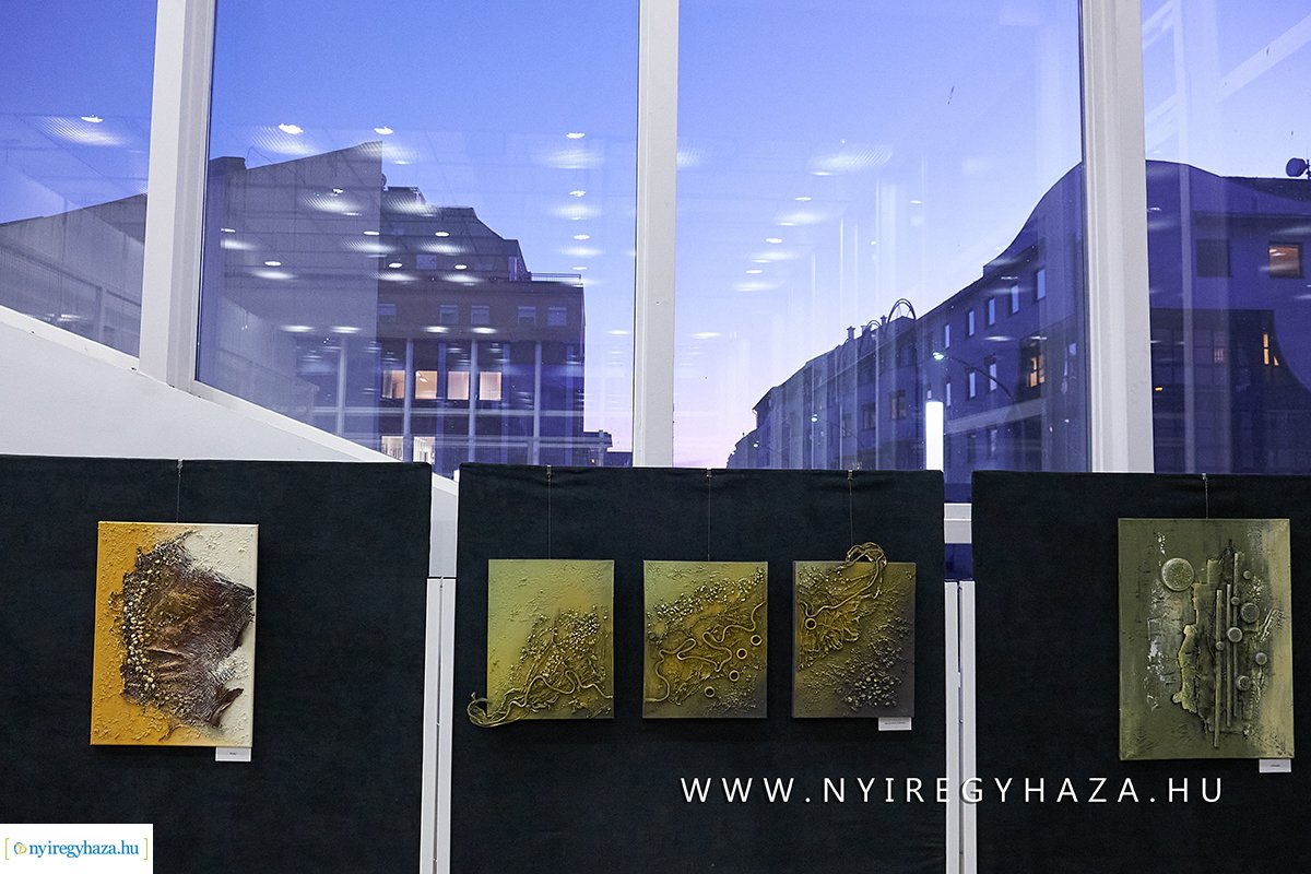 Textilszobor kiállítás a kulturális központban