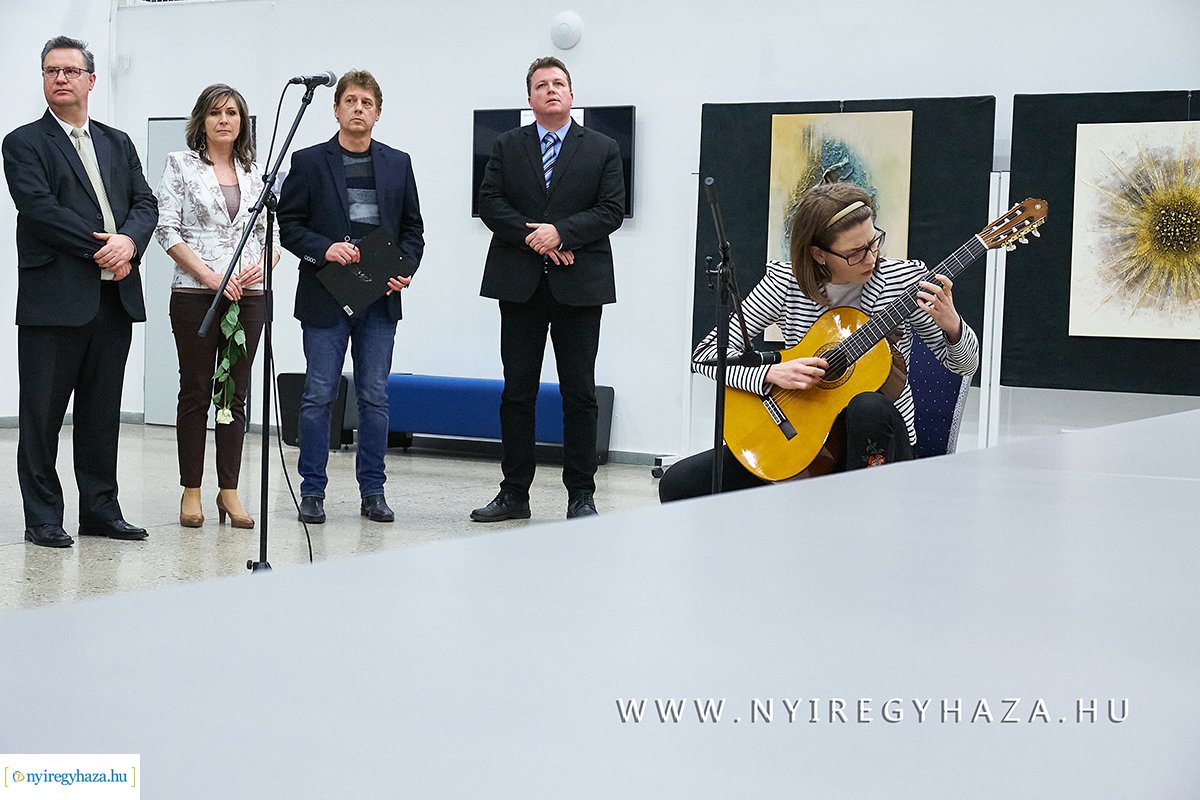 Textilszobor kiállítás a kulturális központban