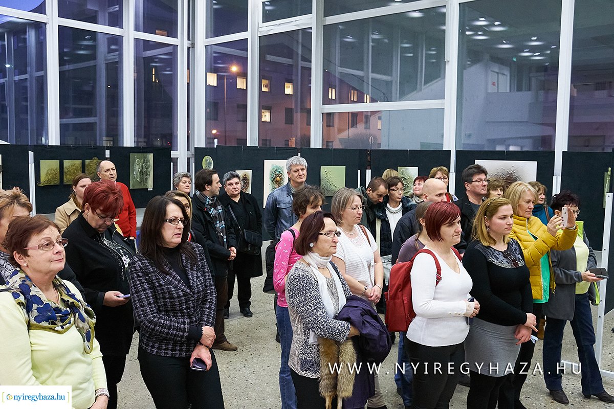 Textilszobor kiállítás a kulturális központban