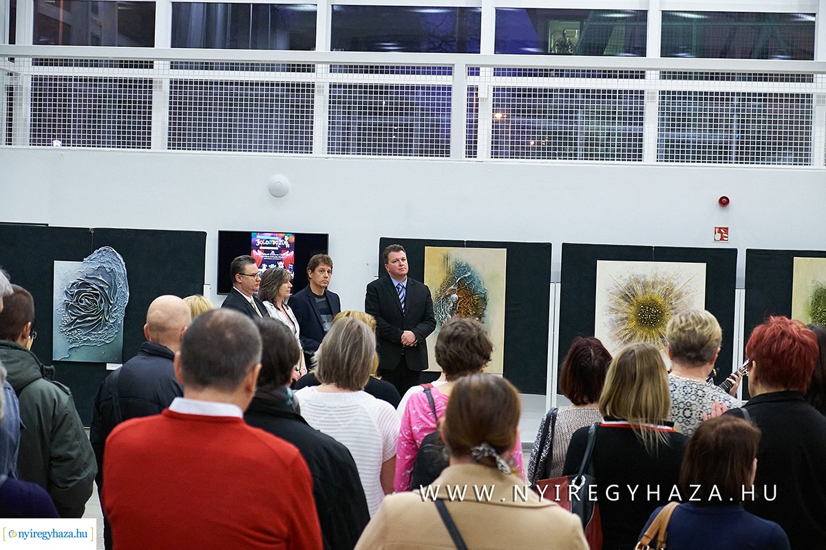 Textilszobor kiállítás a kulturális központban