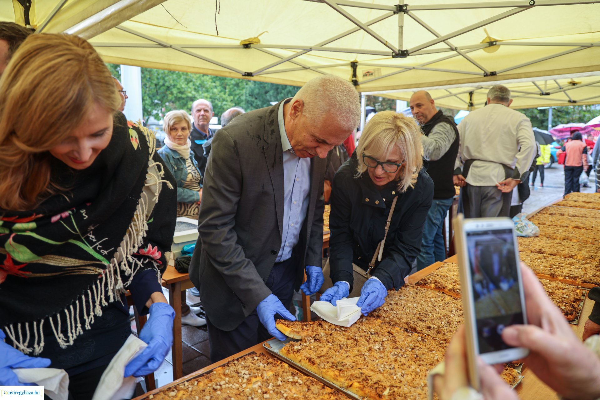 Tirpák lepény kóstolója  a Tirpák Fesztiválon
