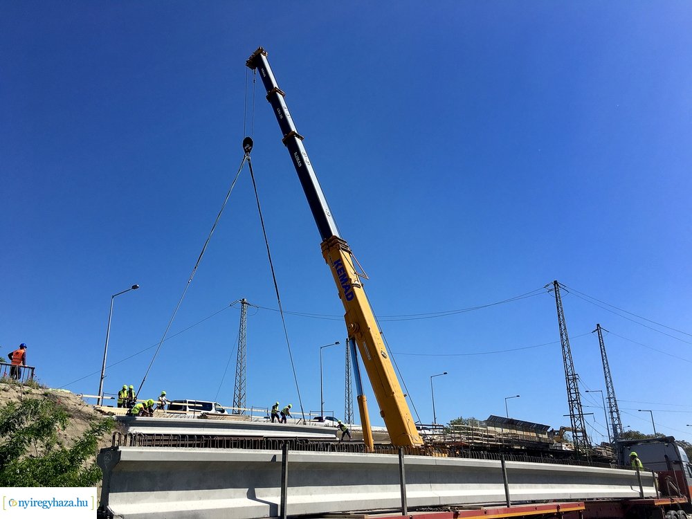 Tiszavasvári felüljáró - gerenda behelyezés