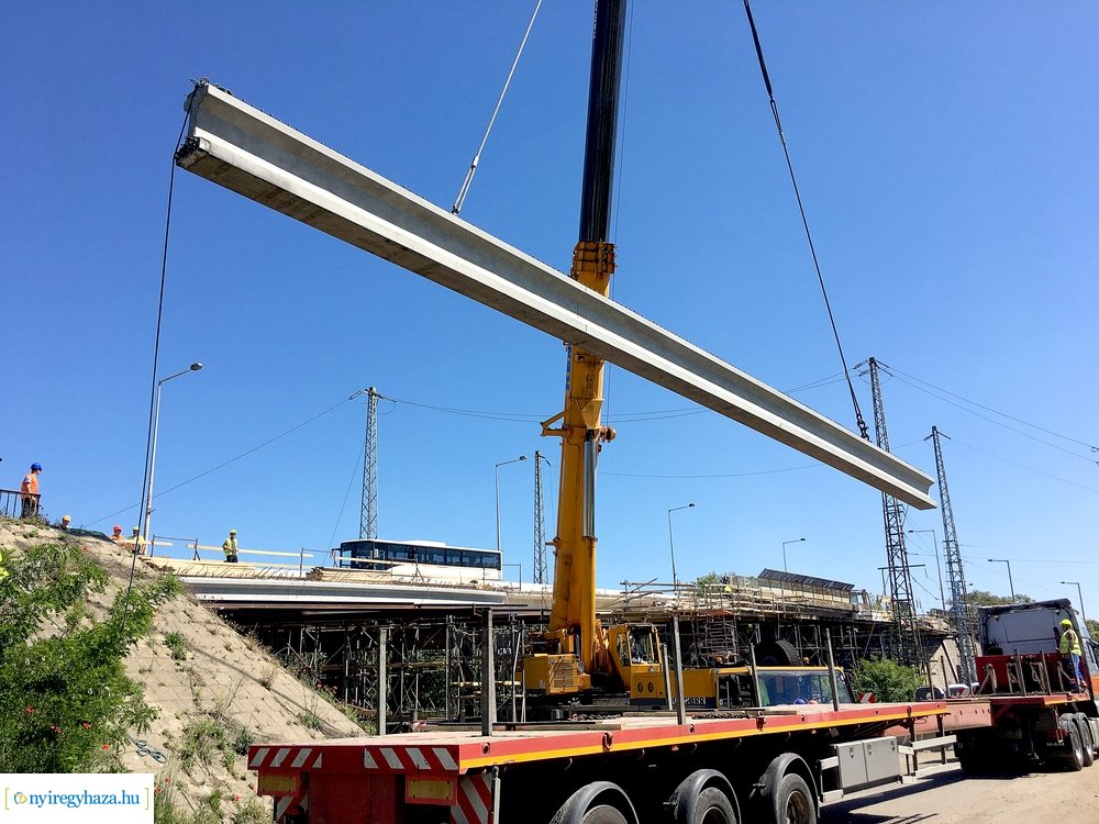Tiszavasvári felüljáró - gerenda behelyezés