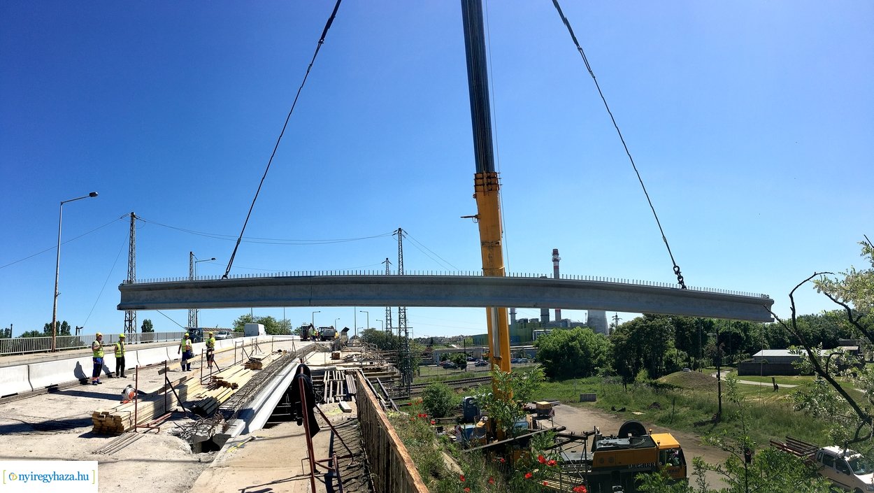 Tiszavasvári felüljáró - gerenda behelyezés