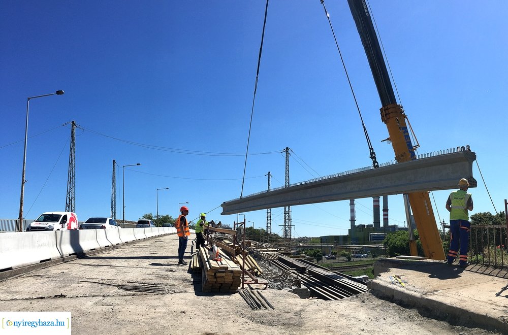 Tiszavasvári felüljáró - gerenda behelyezés