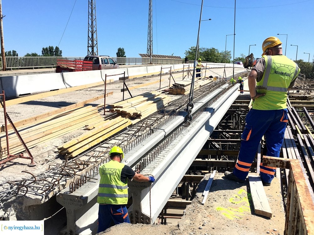 Tiszavasvári felüljáró - gerenda behelyezés