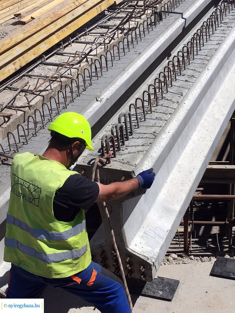 Tiszavasvári felüljáró - gerenda behelyezés