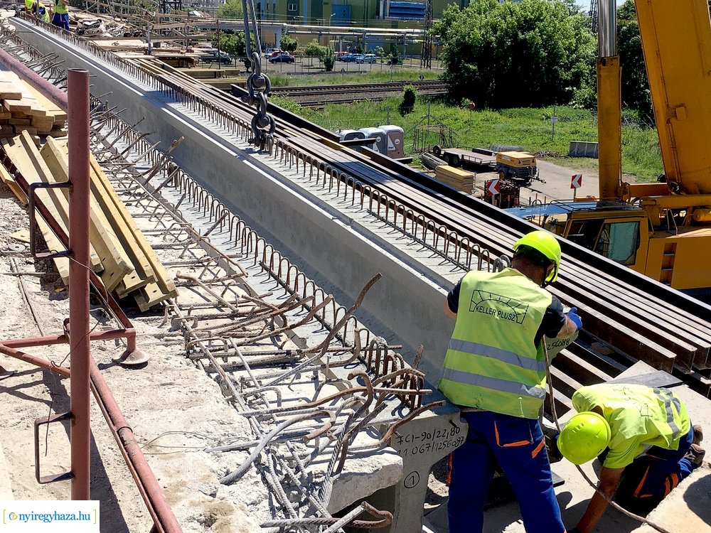 Tiszavasvári felüljáró - gerenda behelyezés