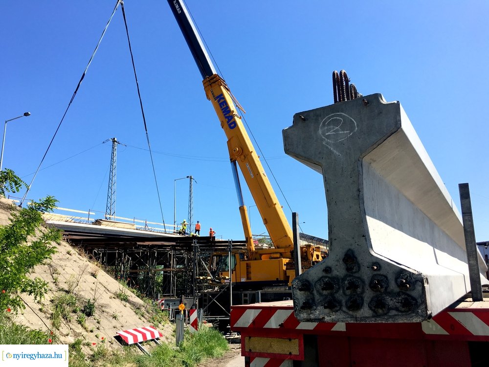 Tiszavasvári felüljáró - gerenda behelyezés