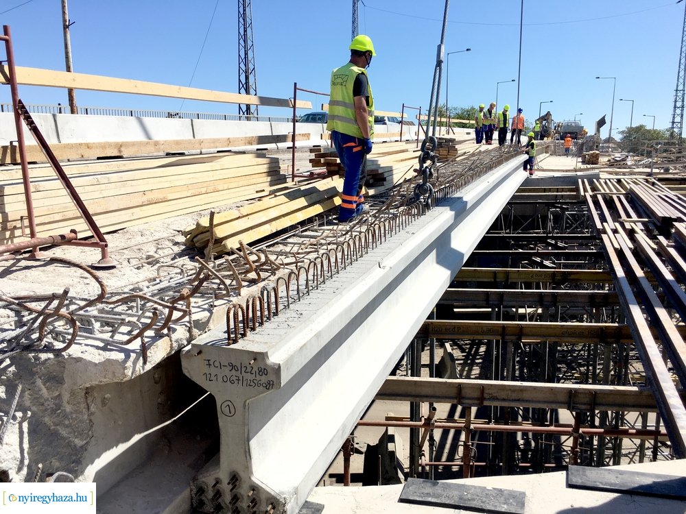 Tiszavasvári felüljáró - gerenda behelyezés