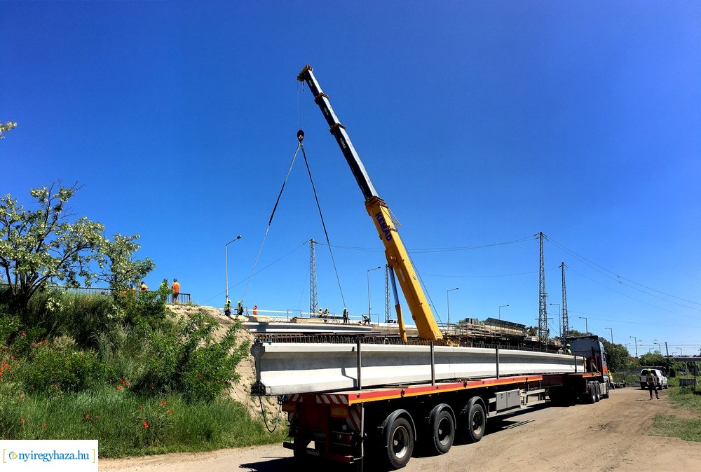 Tiszavasvári felüljáró - gerenda behelyezés