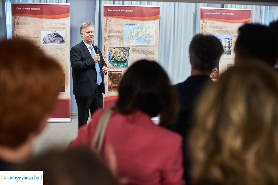 Tisztelet a Tiszteletbeli Konzuloknak