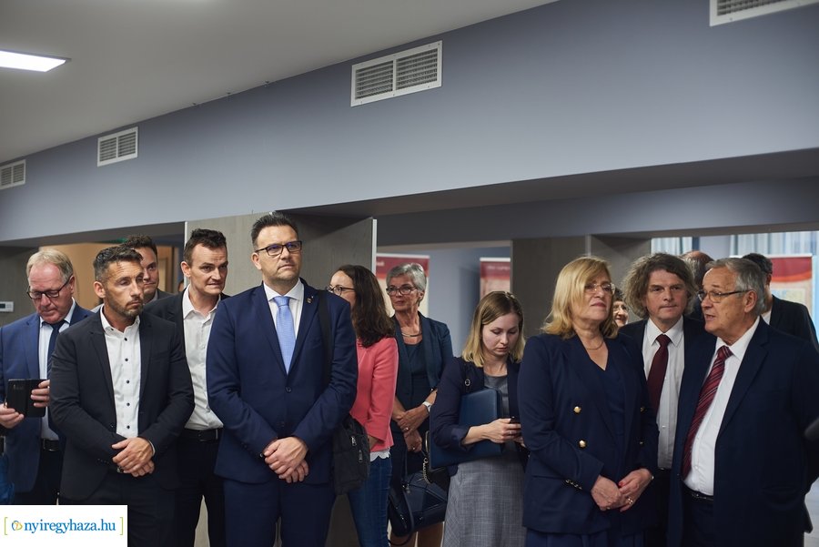 Tisztelet a Tiszteletbeli Konzuloknak