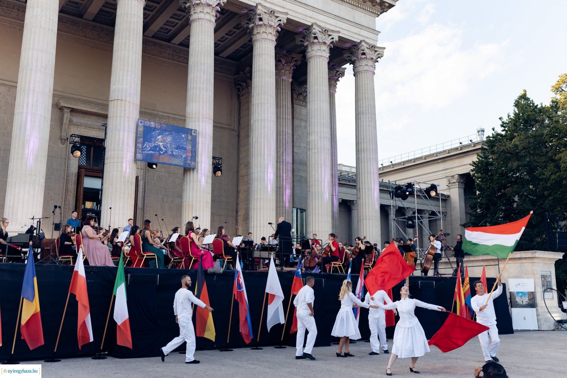 Tizenhat ország tehetségei mutatkoztak be 