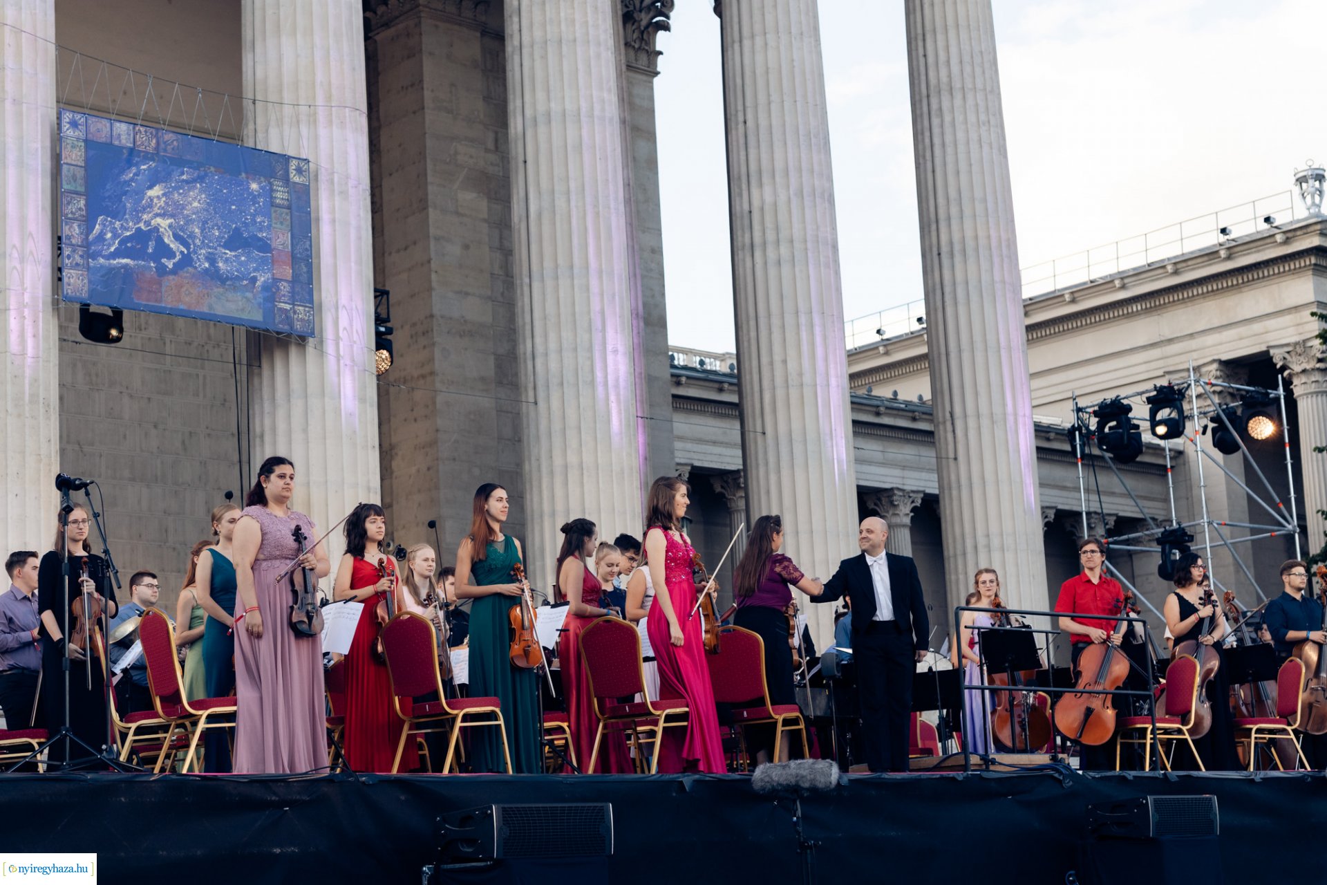 Tizenhat ország tehetségei mutatkoztak be 