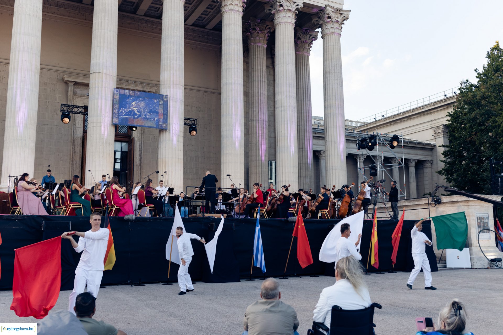 Tizenhat ország tehetségei mutatkoztak be 