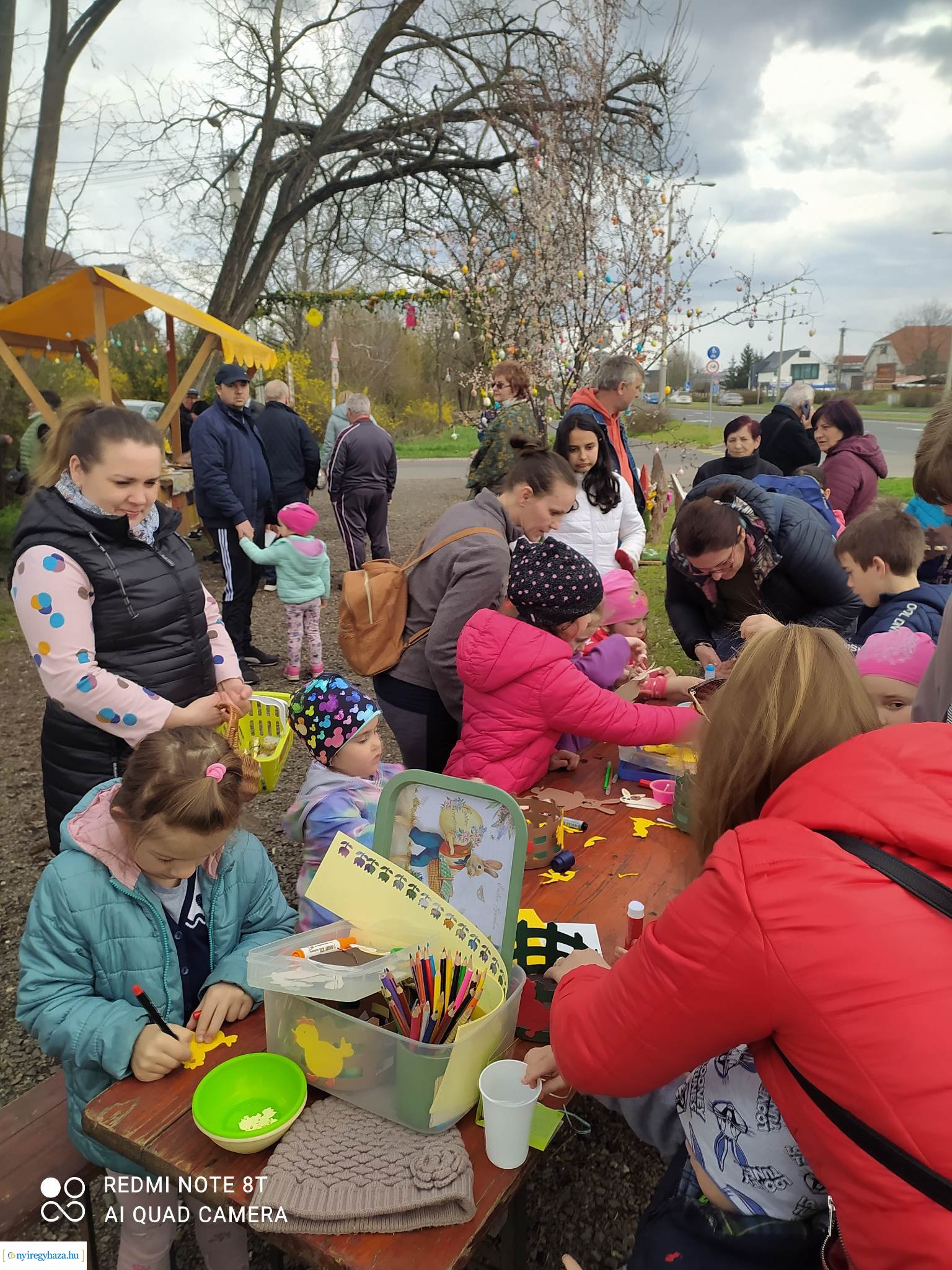Tojásfa díszítés, nyuszisimogatás és kézműves foglalkozások az orosi húsvéti hangolódáson