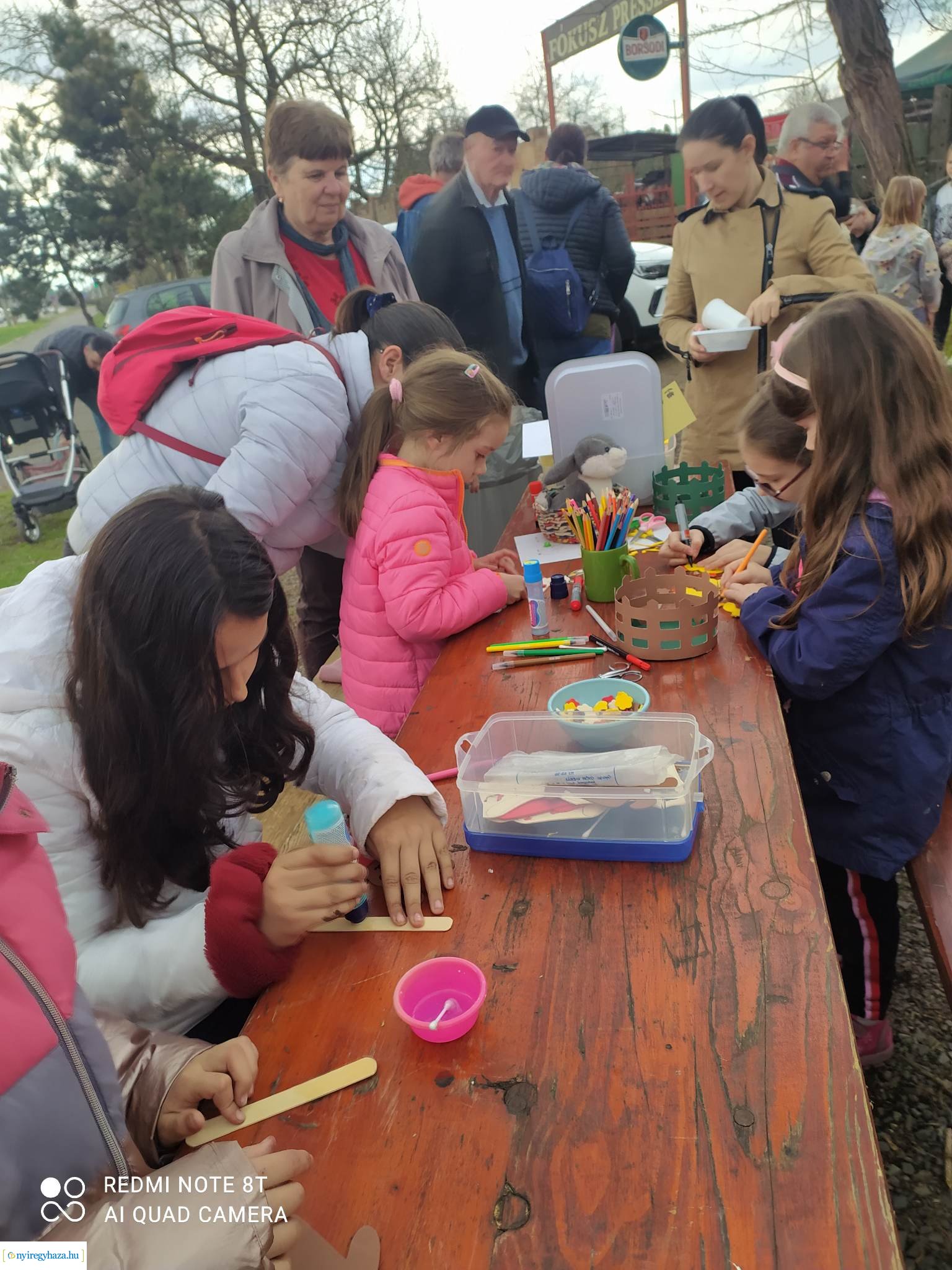 Tojásfa díszítés, nyuszisimogatás és kézműves foglalkozások az orosi húsvéti hangolódáson