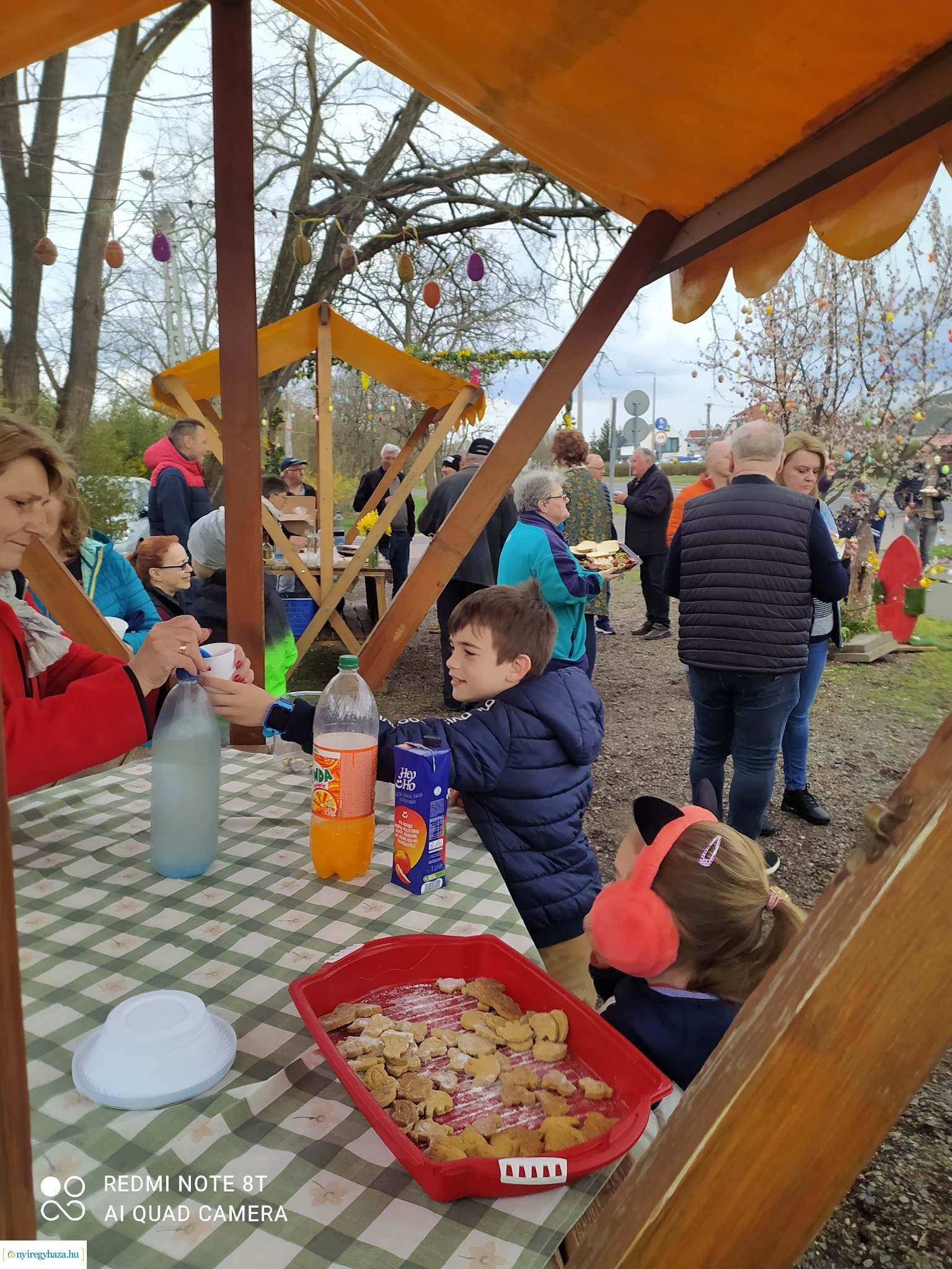 Tojásfa díszítés, nyuszisimogatás és kézműves foglalkozások az orosi húsvéti hangolódáson