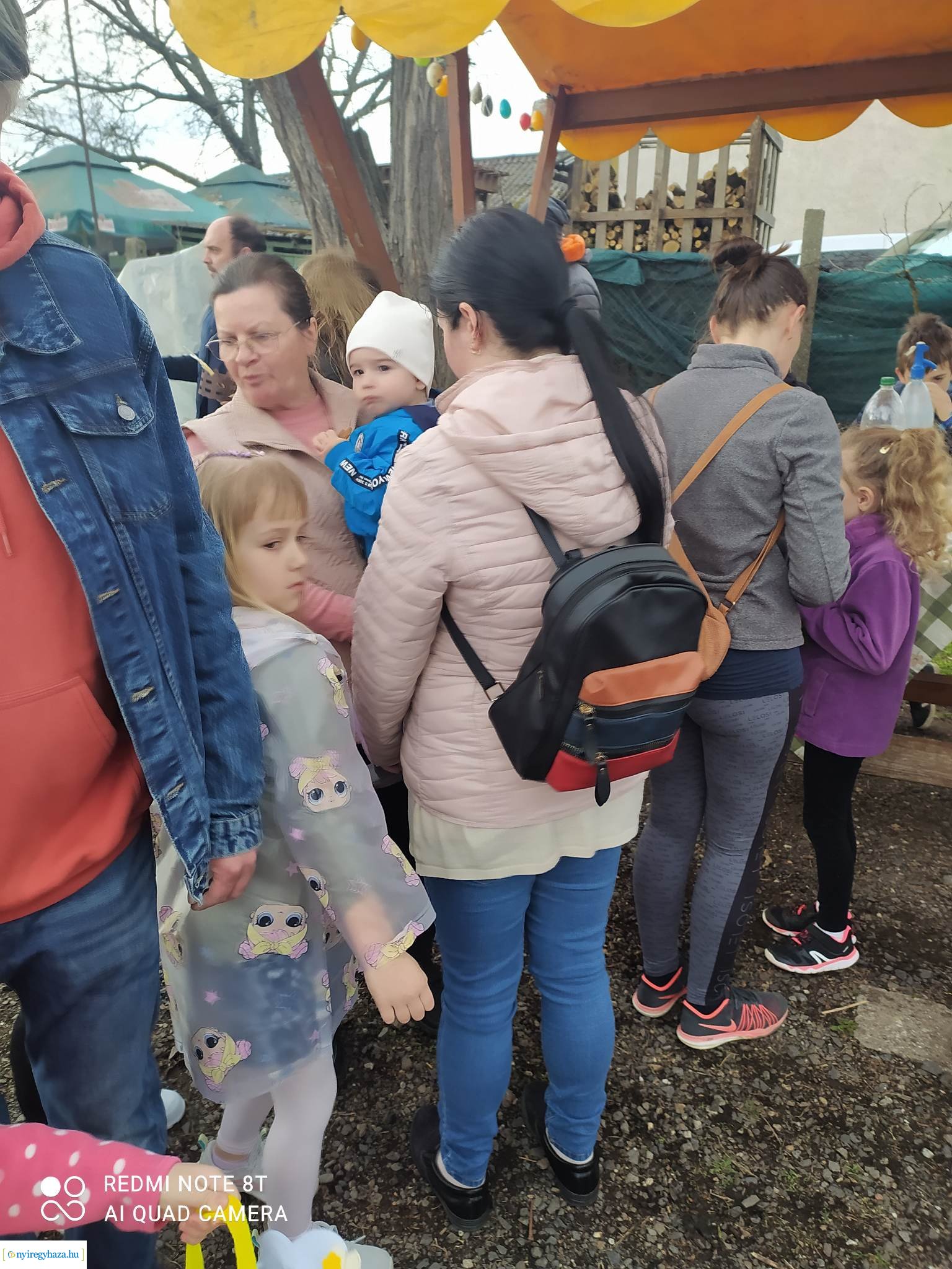 Tojásfa díszítés, nyuszisimogatás és kézműves foglalkozások az orosi húsvéti hangolódáson