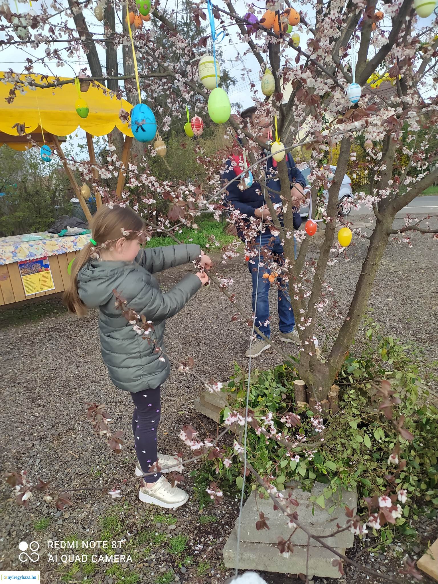 Tojásfa díszítés, nyuszisimogatás és kézműves foglalkozások az orosi húsvéti hangolódáson